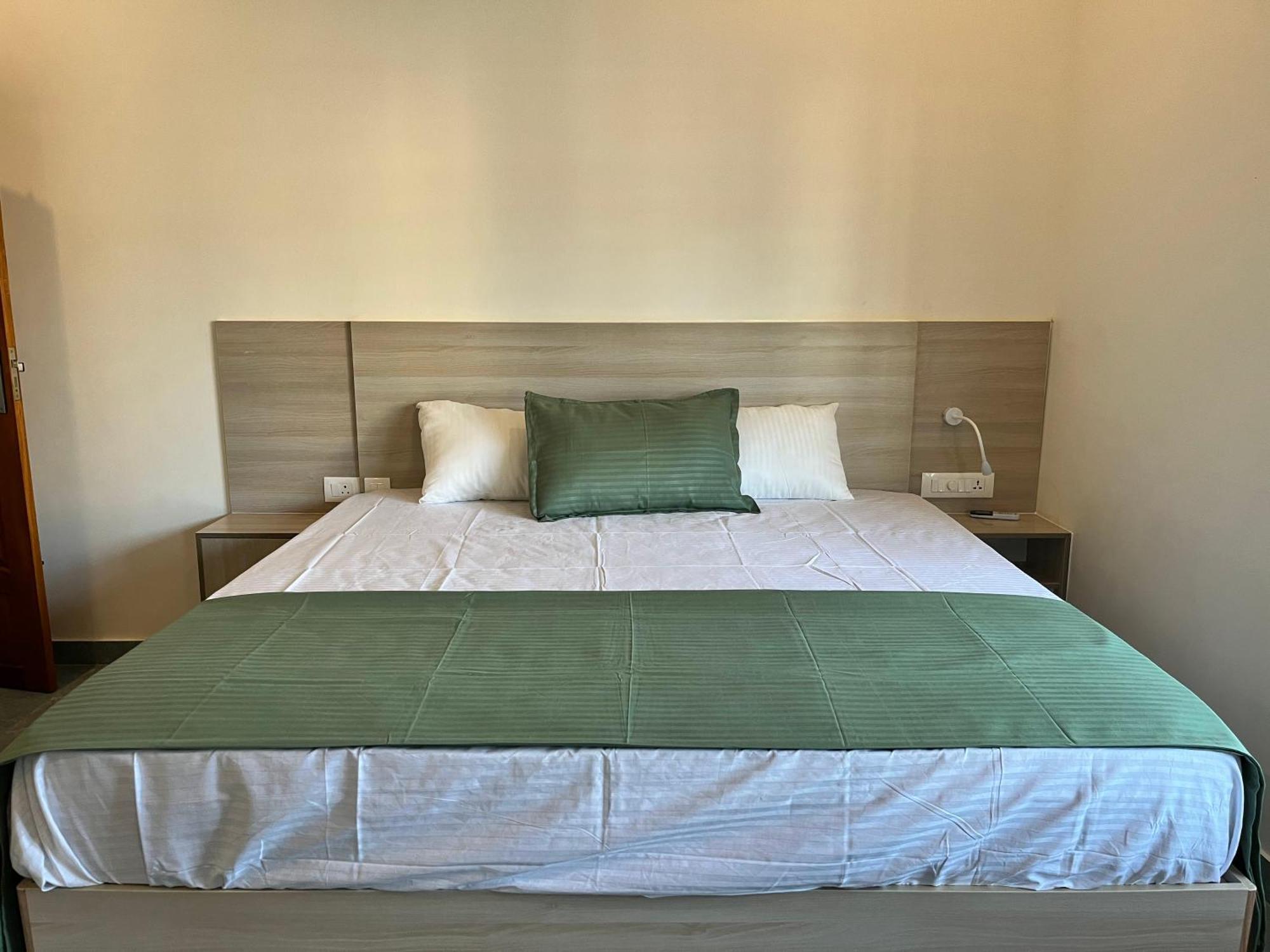 Bava Beach Resort & Retreat Center Varkala Bagian luar foto